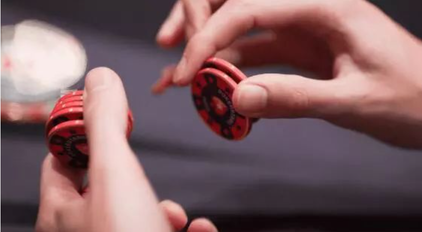 德州扑克高手Molly的制胜策略